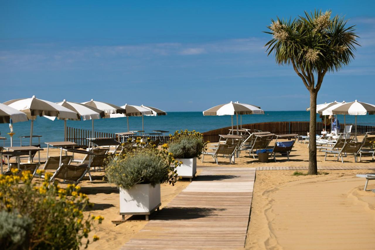 Savoy Beach Hotel & Thermal Spa Bibione Dış mekan fotoğraf The beach at Port-Camargue
