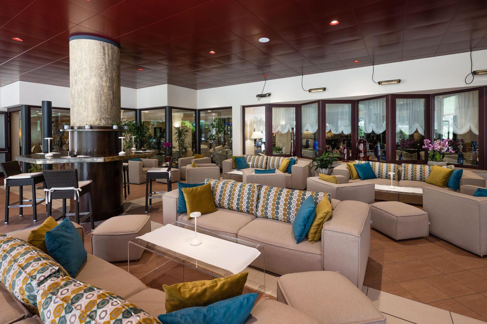 Savoy Beach Hotel & Thermal Spa Bibione Dış mekan fotoğraf The lounge at the airport