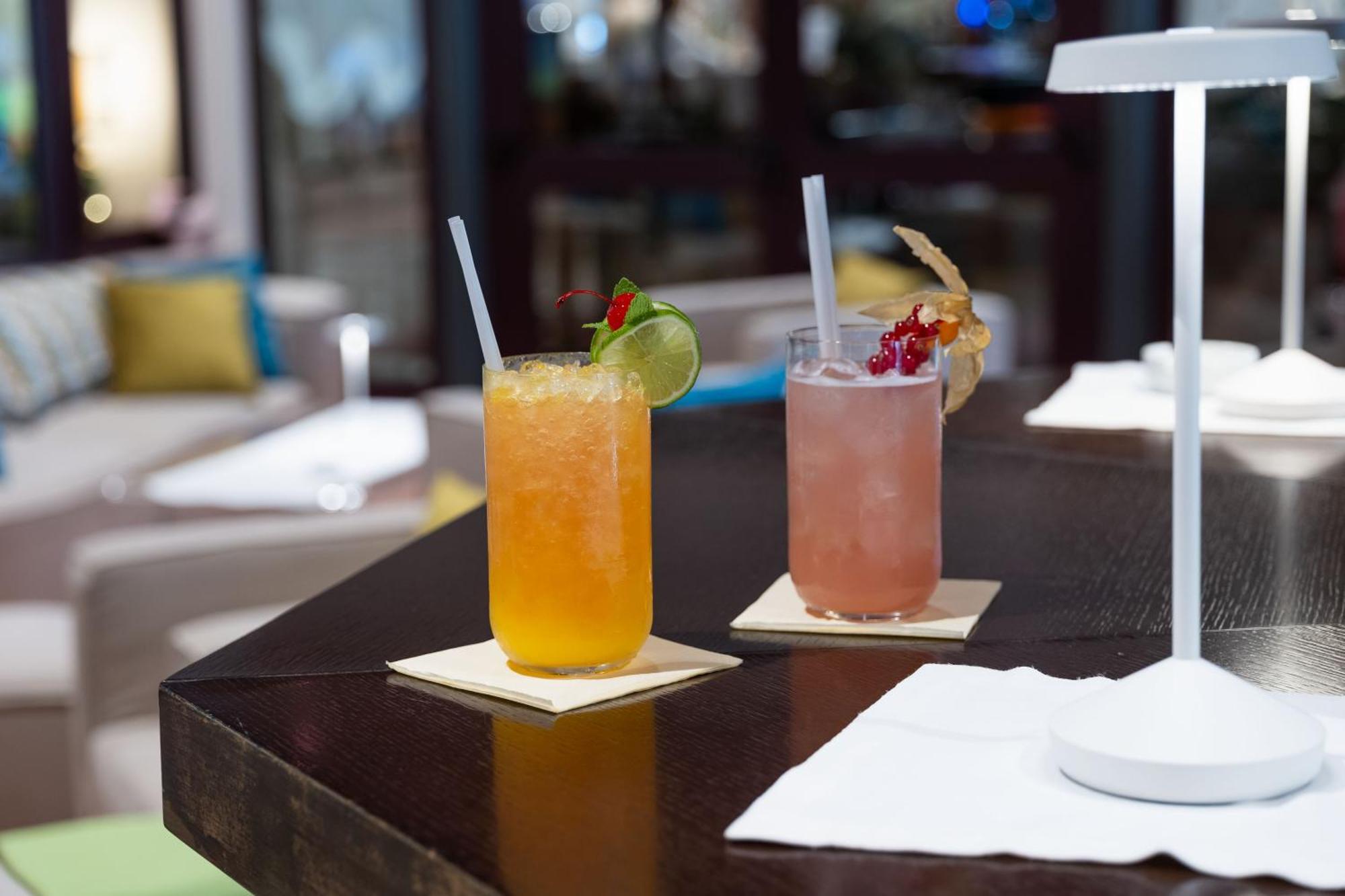 Savoy Beach Hotel & Thermal Spa Bibione Dış mekan fotoğraf Cocktails at the bar