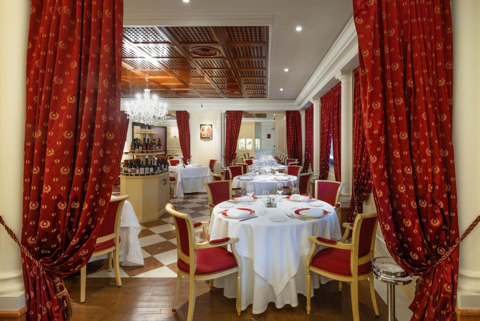 Savoy Beach Hotel & Thermal Spa Bibione Dış mekan fotoğraf Restaurant in the hotel