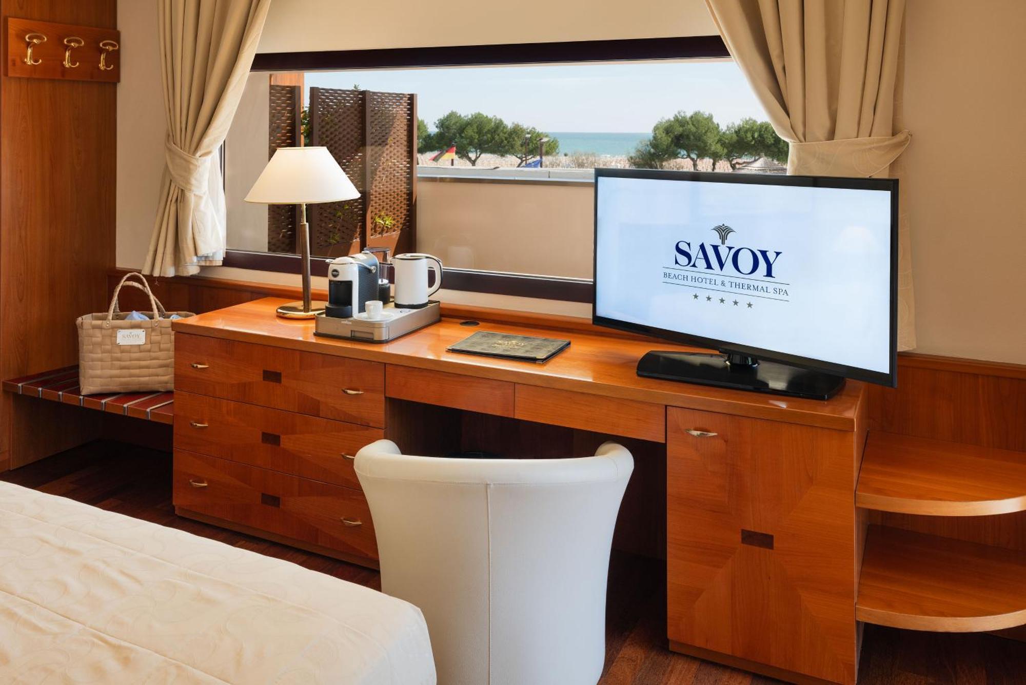 Savoy Beach Hotel & Thermal Spa Bibione Dış mekan fotoğraf A room at Savoy Hotel