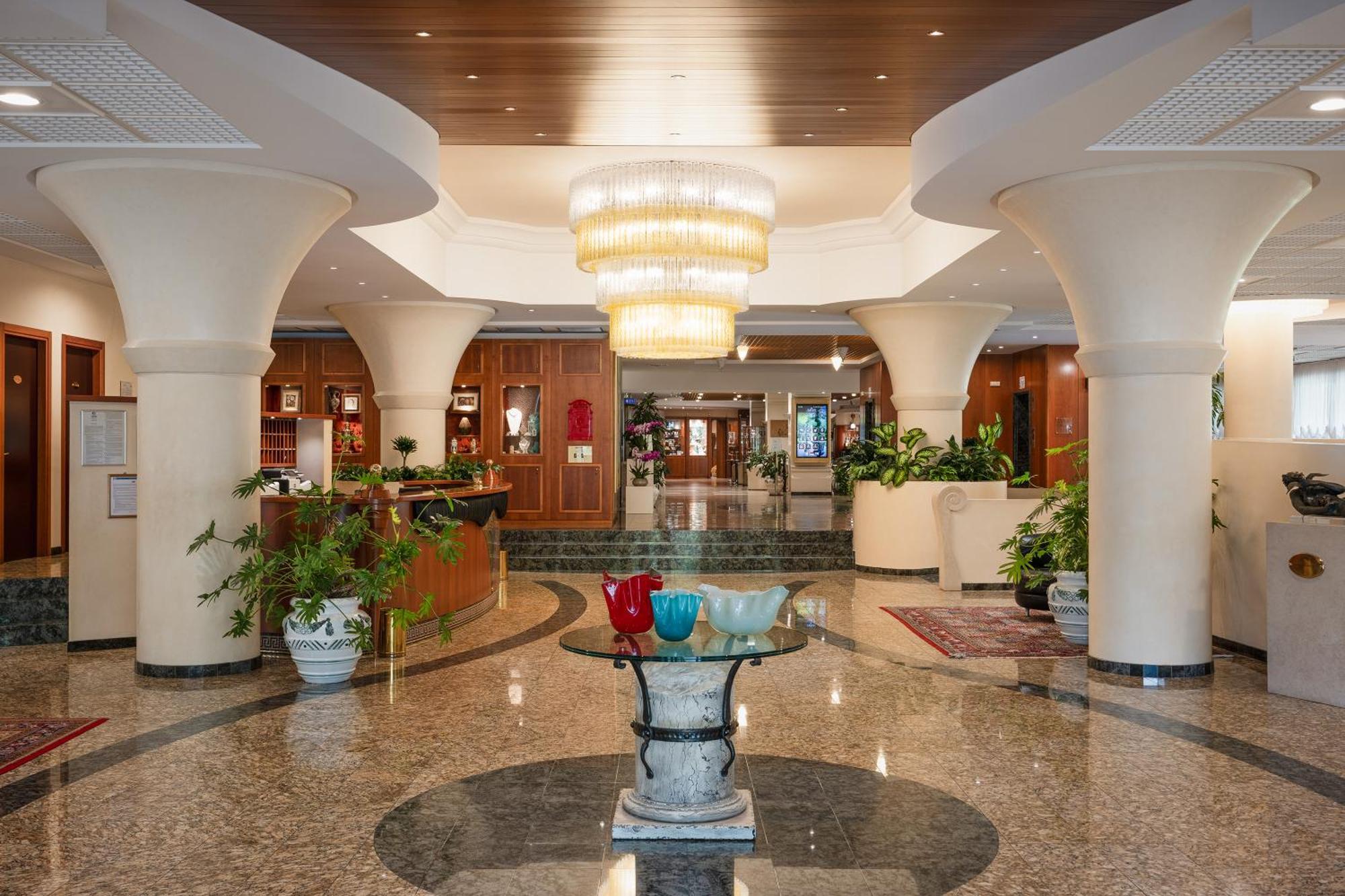 Savoy Beach Hotel & Thermal Spa Bibione Dış mekan fotoğraf Lobby
