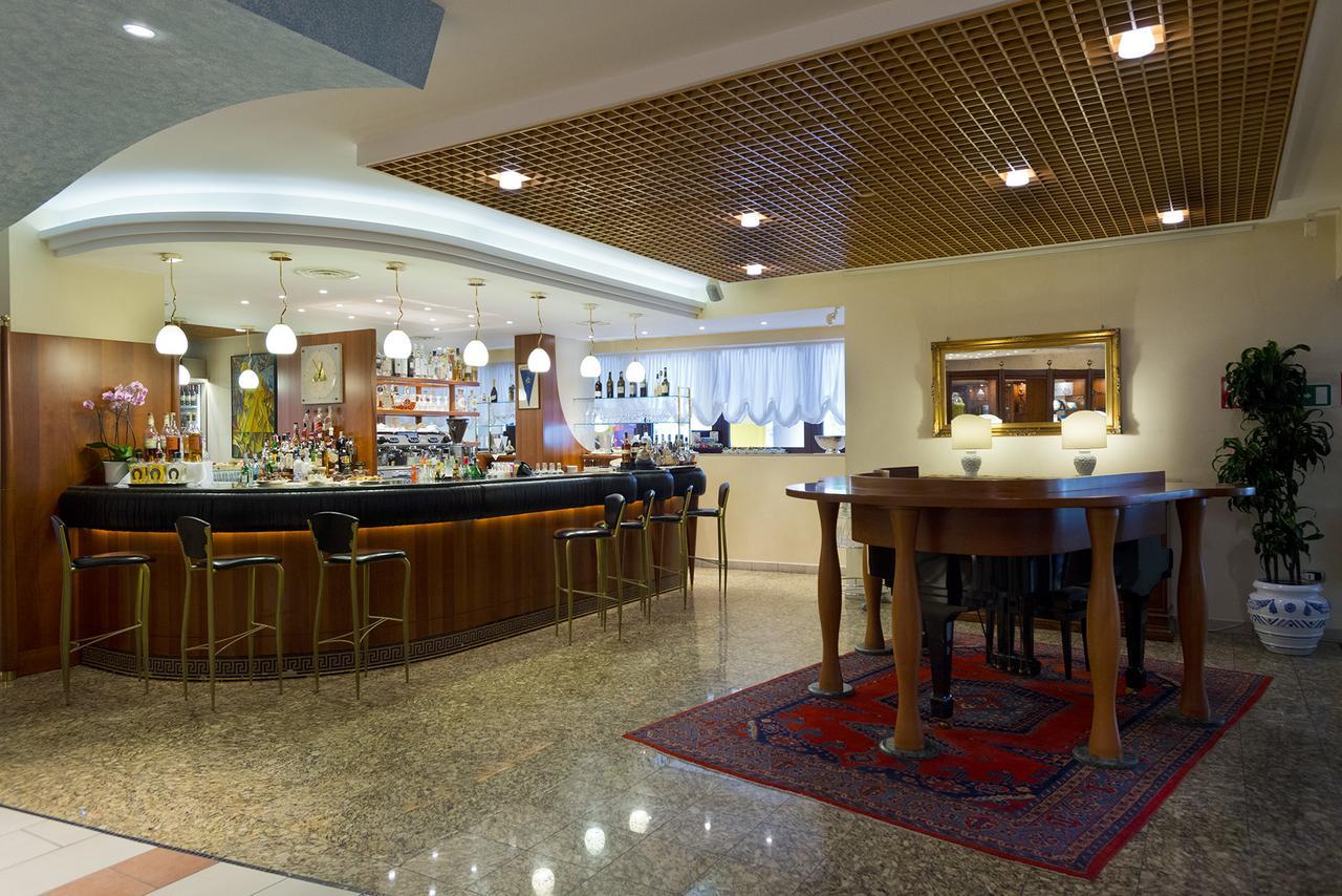 Savoy Beach Hotel & Thermal Spa Bibione Dış mekan fotoğraf The lounge at the airport